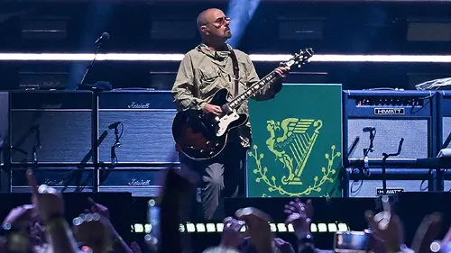 Oasis Gitaristi Paul Arthurs Kanser Olduğunu Duyurdu: Tedaviye Odaklanmak İçin Turneye Ara Verecek