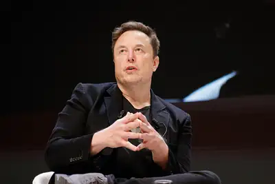 Elon Musk Avrupa Parlamentosu Çalışan Listesinde Görüldü