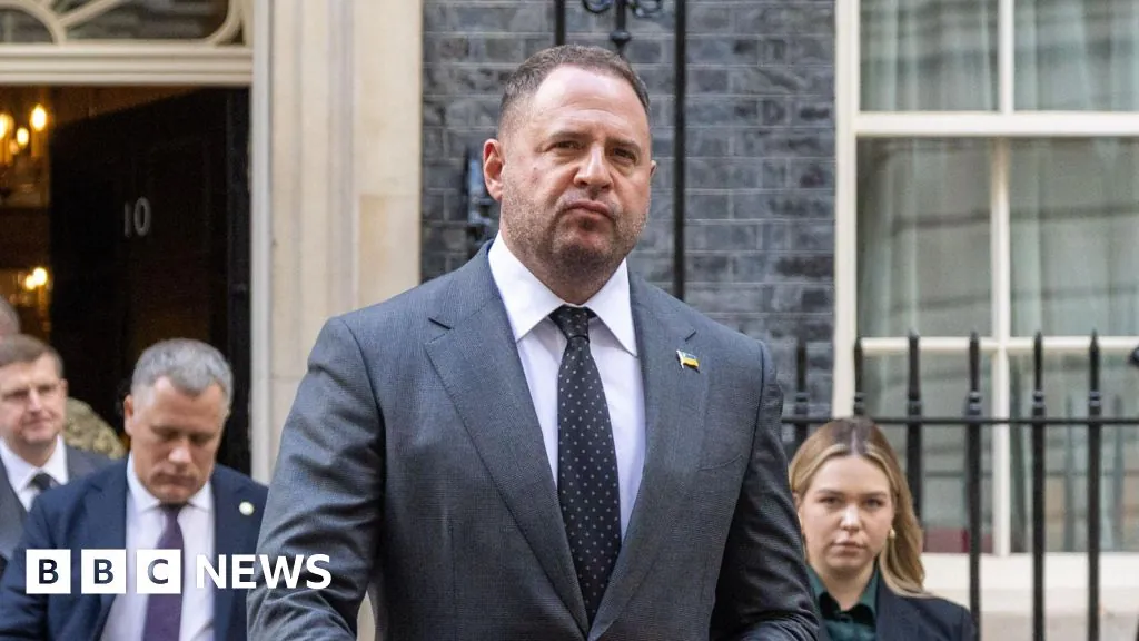 Zelenski'nin En Yakın Yardımcısı Yermak Görevden Alındı