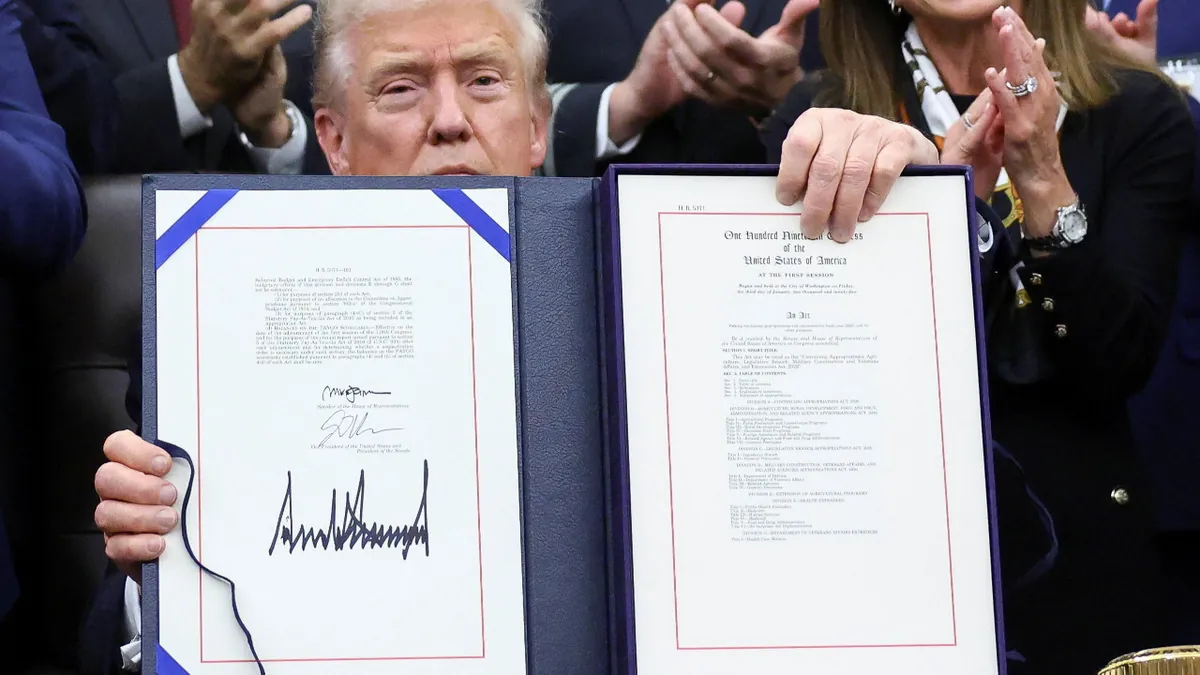ABD’de Tarihi Kapanma Sona Erdi: Trump Geçici Bütçeyi İmzaladı