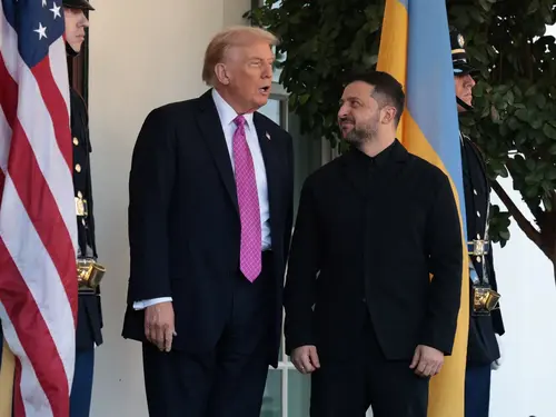 Trump, Ukrayna Savaşı'nın Hızlıca Bitebileceğini Söyledi, Zelenskyy ile Görüştü
