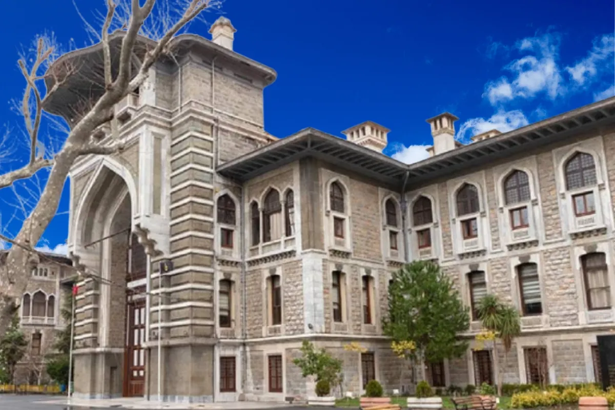 İstanbul Erkek Lisesi bu kez tecavüz söylemleriyle karşı karşıya