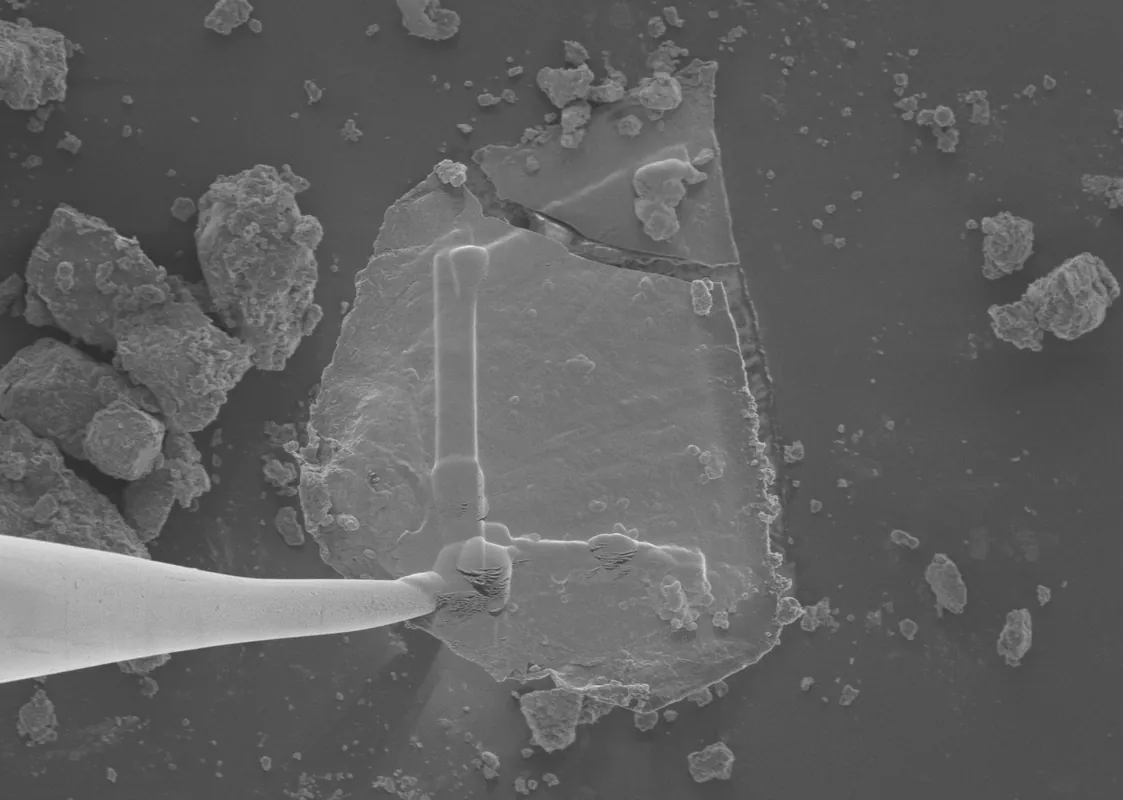 NASA'nın Bennu Asteroiti Örneklerinde Şekerler, 'Sakız' ve Süpernova Tozu Bulundu