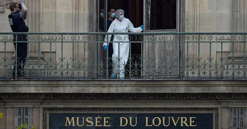 Louvre Müzesi'nde Mücevher Soygunu