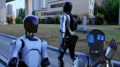 Çinli insansı robot, şehirler arası yürüyüşle Guinness rekoru kırdı