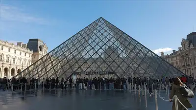 Louvre Müzesi'nde yeni skandal: Yüzlerce nadir kitap hasar gördü