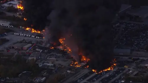 ABD’de kargo uçağı dehşeti: 340 km hızla binalara çarptı, en az 7 ölü