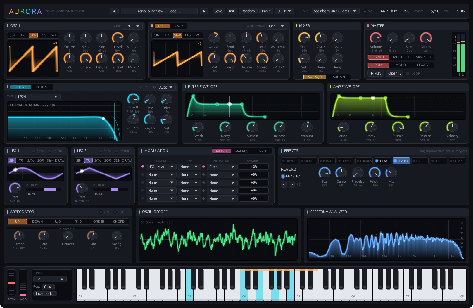 La interfaz de Aurora: tres osciladores y un mezclador arriba, un gráfico de filtros y envolventes arrastrables en el medio, LFO, matriz de modulación, efectos, osciloscopio, espectro y teclado abajo